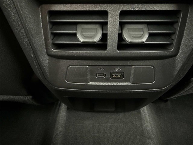 Used 2025 GMC Canyon Denali image 16