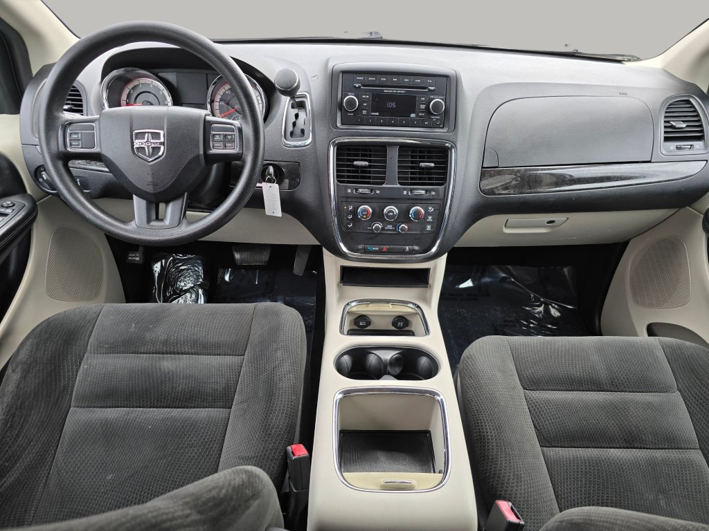 Used 2016 Dodge Grand Caravan SXT FWD image 2
