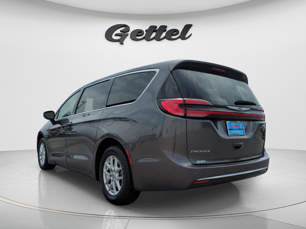 Used 2023 Chrysler Pacifica Touring-L FWD image 7