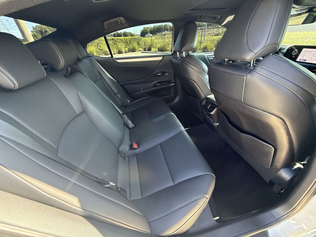 Used 2024 Lexus ES 350 F Sport w/ Accessory Package (Z2) FWD image 17
