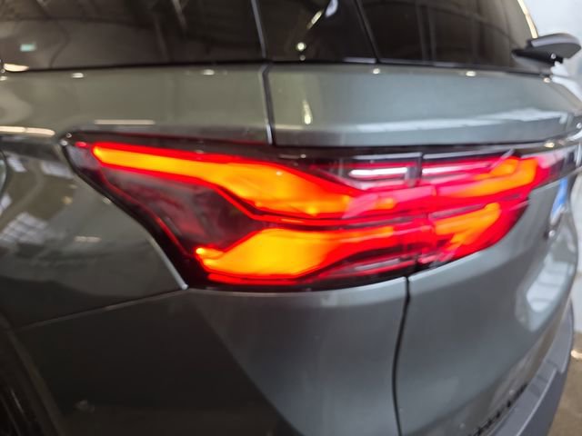 Used 2023 Chevrolet Traverse LT image 36
