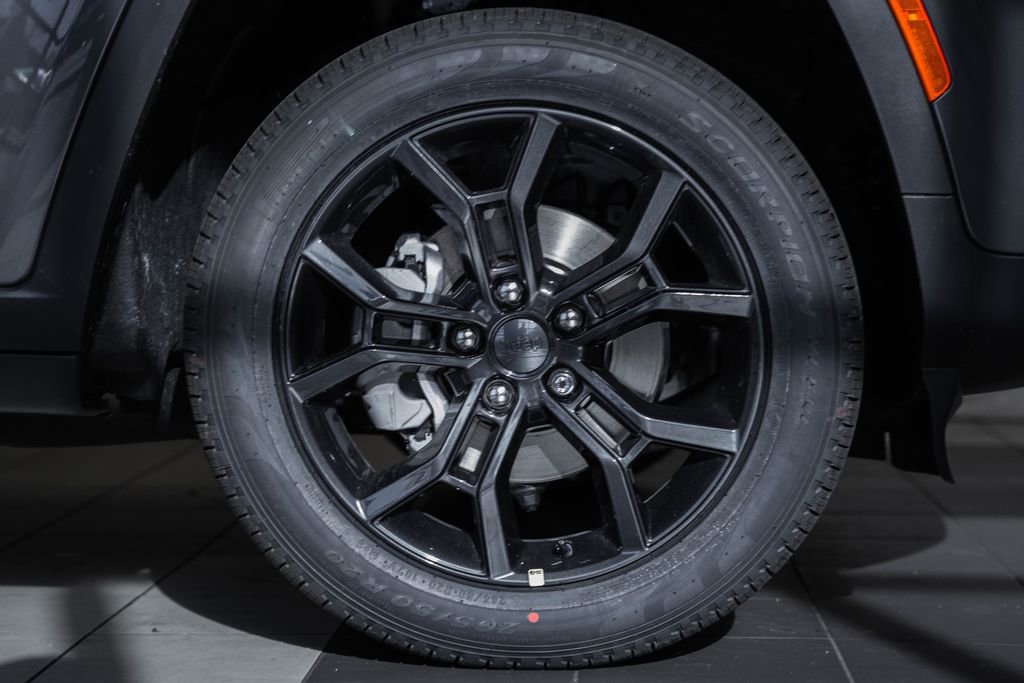 New 2025 Jeep Grand Cherokee Limited image 17