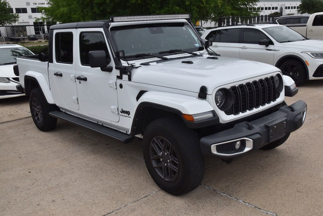 Used 2024 Jeep Gladiator Sport AWD/4WD image 4