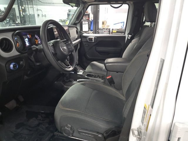 Used 2025 Jeep Gladiator Sport AWD/4WD image 14