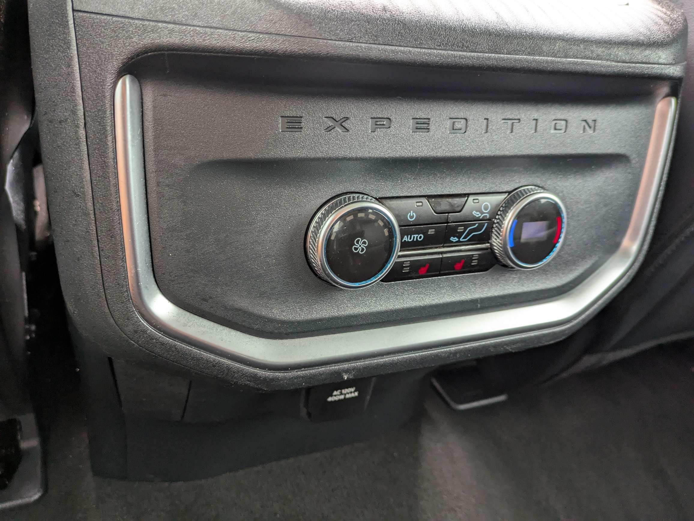 Used 2025 Ford Expedition Platinum AWD/4WD image 21