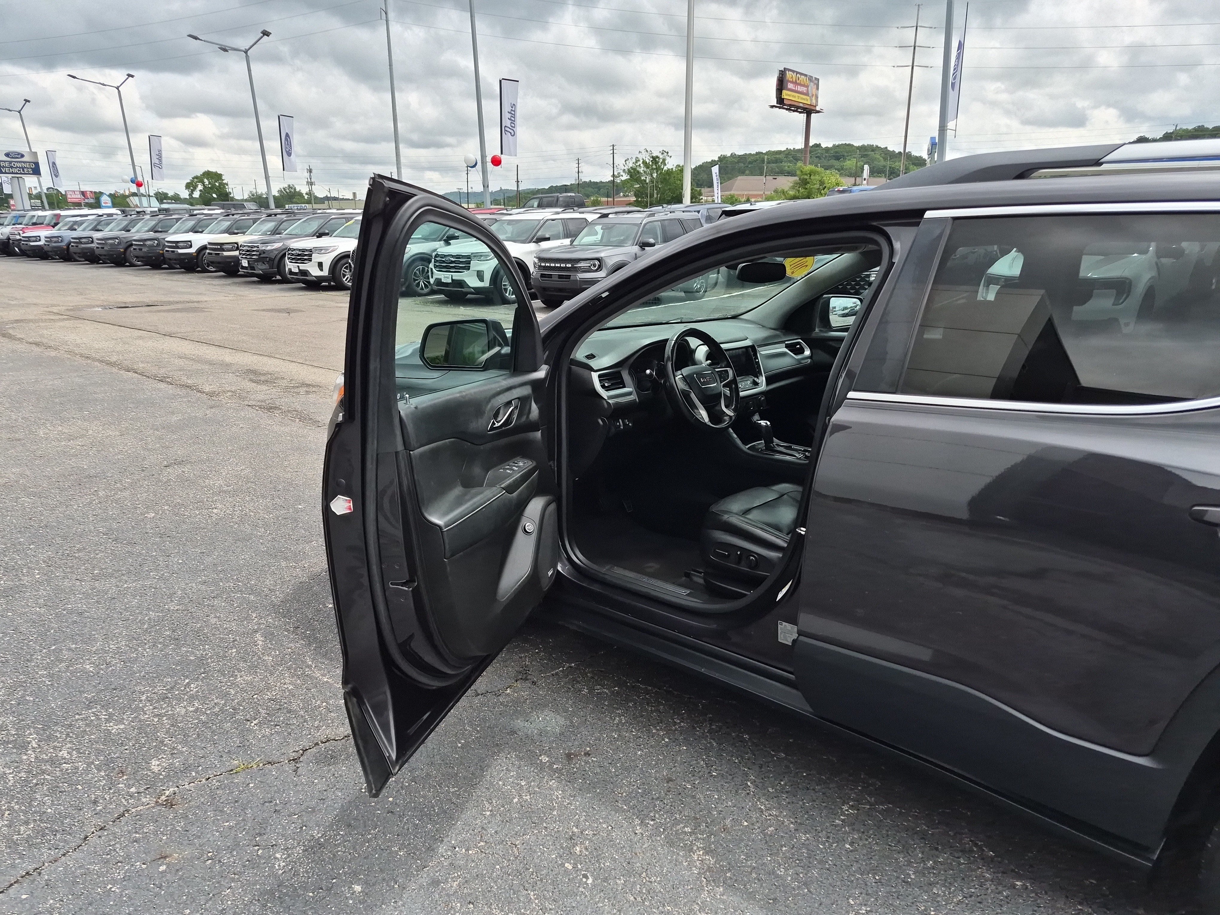 Used 2017 GMC Acadia SLT FWD image 8