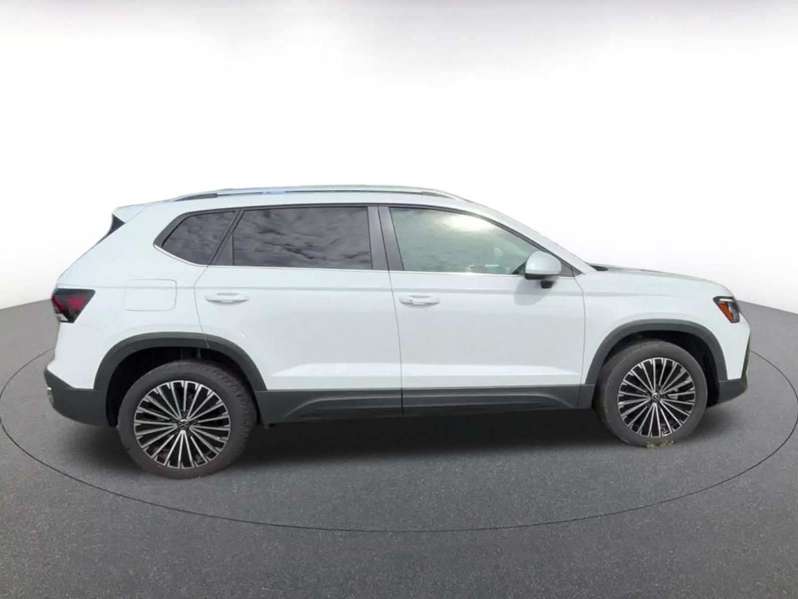 Used 2025 Volkswagen Taos SE FWD image 15