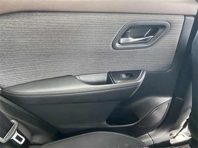 Used 2023 Nissan Rogue SV image 33