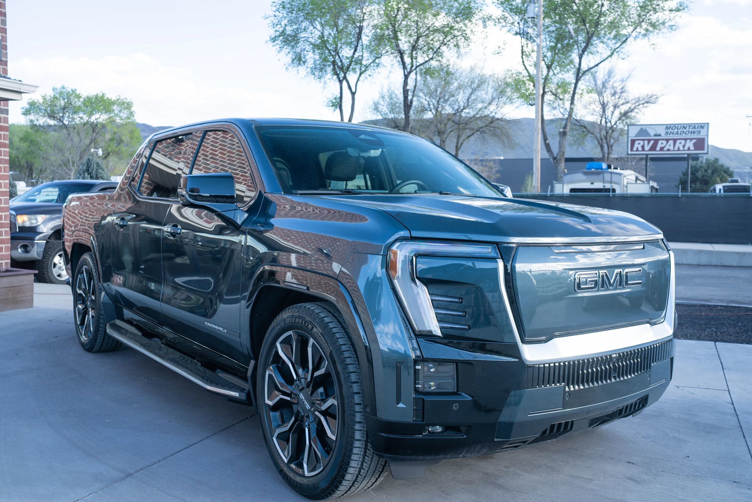 Used 2025 GMC Sierra EV Denali image 11
