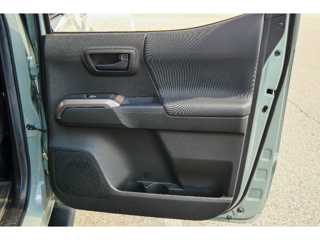 Used 2022 Toyota Tacoma SR5 w/ Trail Edition image 19