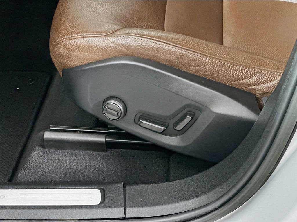 Used 2023 Volvo XC60 B5 Plus image 23