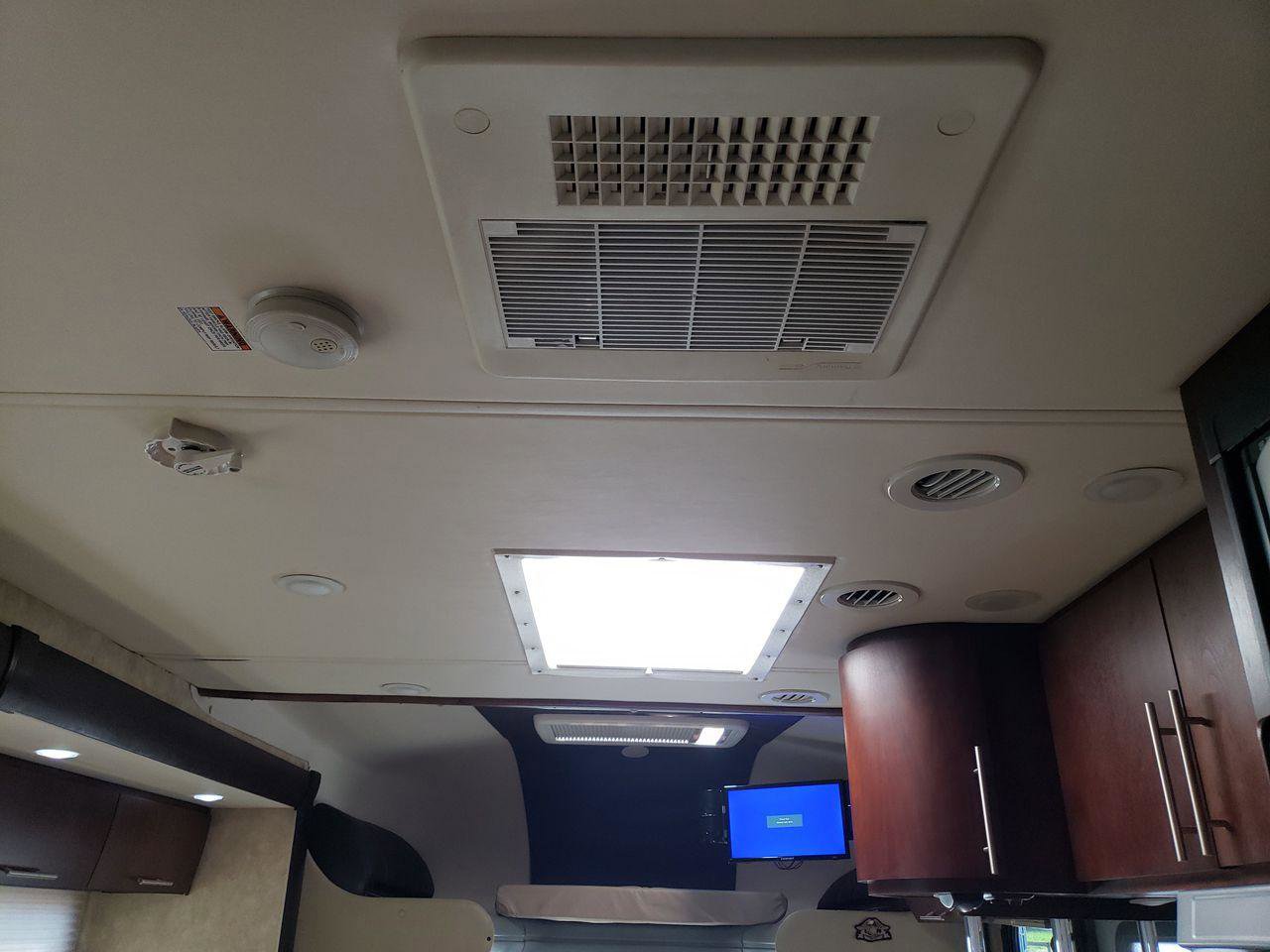 Used 2008 Freightliner Sprinter 3500 image 25