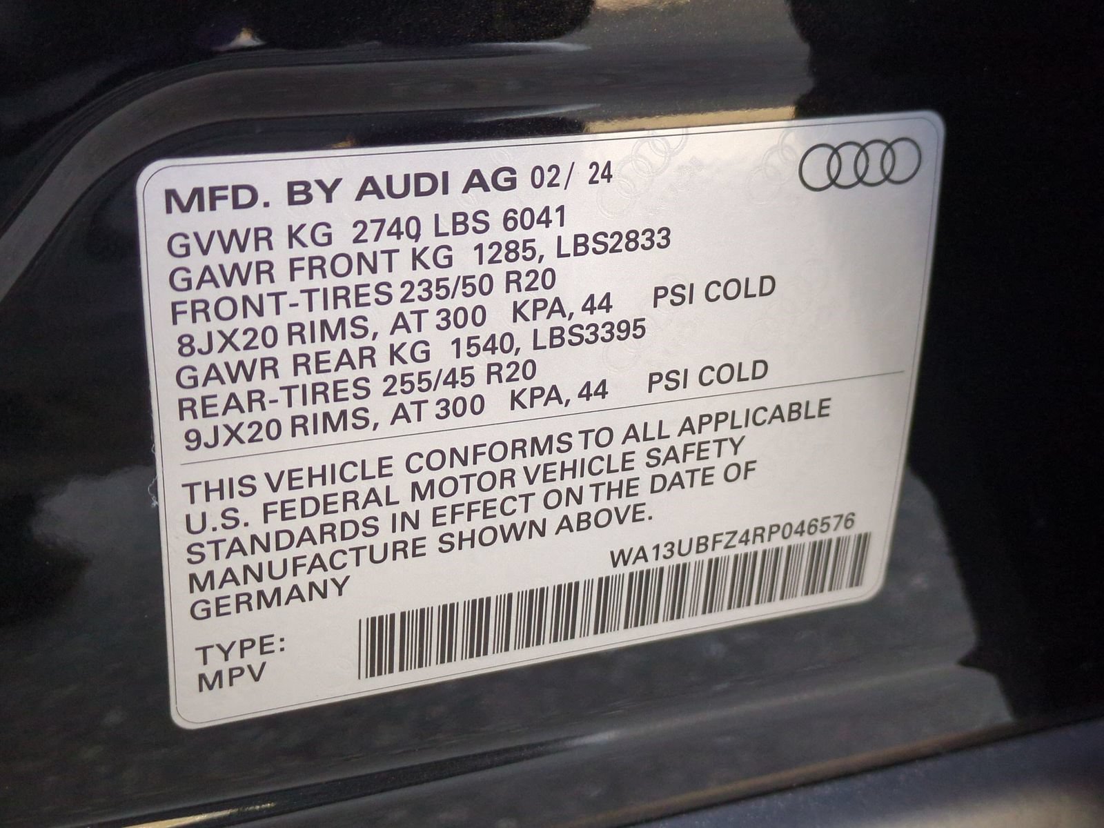 Used 2024 Audi Q4 e-tron Premium Plus w/ Premium Plus AWD/4WD image 17