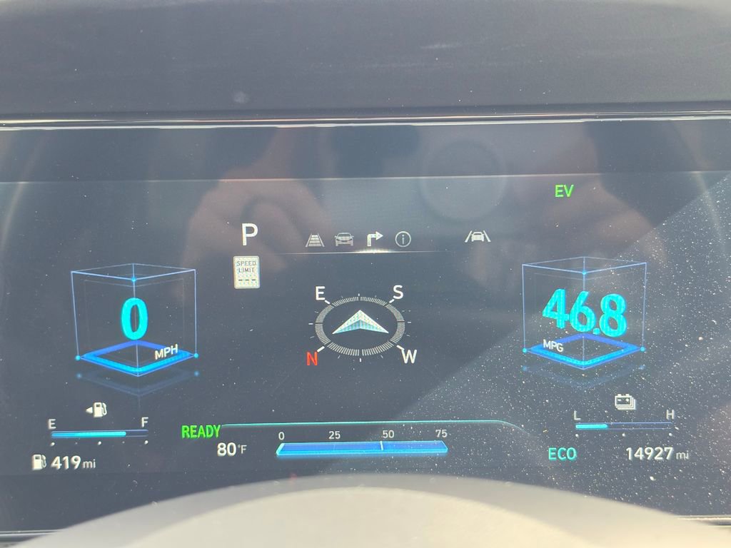 Used 2025 Hyundai Elantra Limited image 18