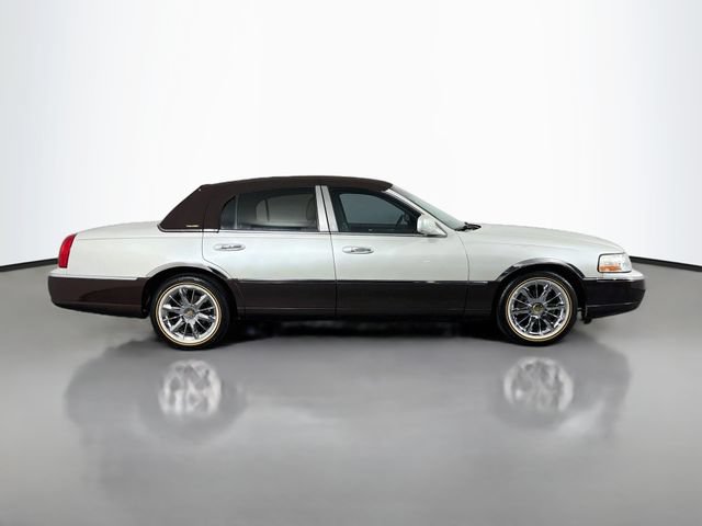 Used 2007 Lincoln Town Car Signature RWD image 8
