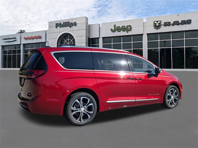 New 2026 Chrysler Pacifica Pinnacle image 4