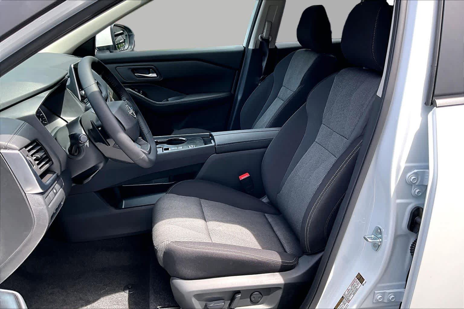 New 2026 Nissan Rogue SV FWD image 9
