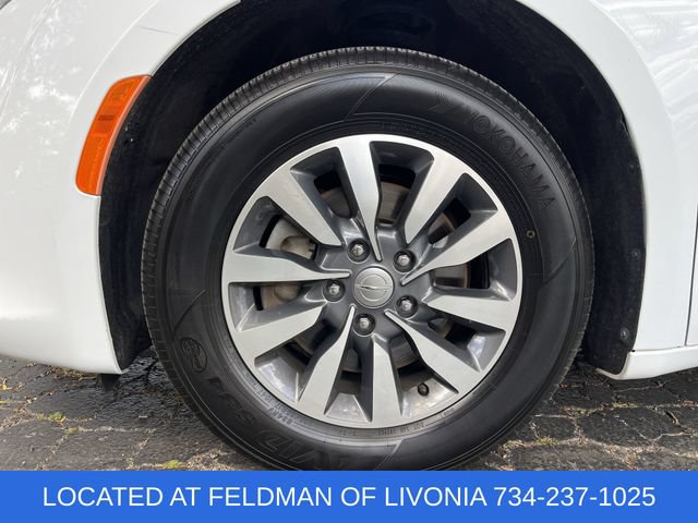 Used 2020 Chrysler Pacifica Touring-L Plus FWD image 32