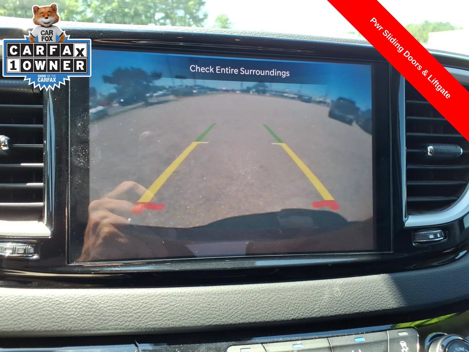 Used 2024 Chrysler Pacifica Touring-L FWD image 19