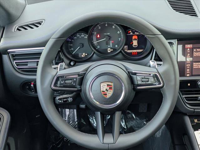 Certified 2025 Porsche Macan image 15