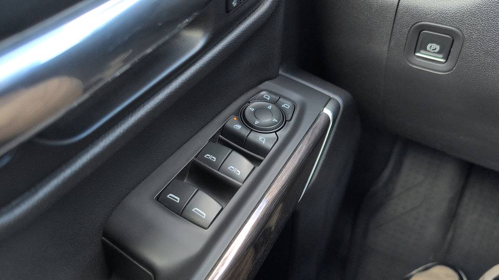 Used 2019 Chevrolet Silverado 1500 LTZ w/ LTZ Plus Package AWD/4WD image 13