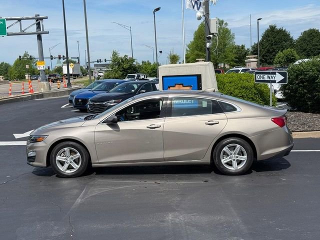 Used 2023 Chevrolet Malibu LT FWD image 2