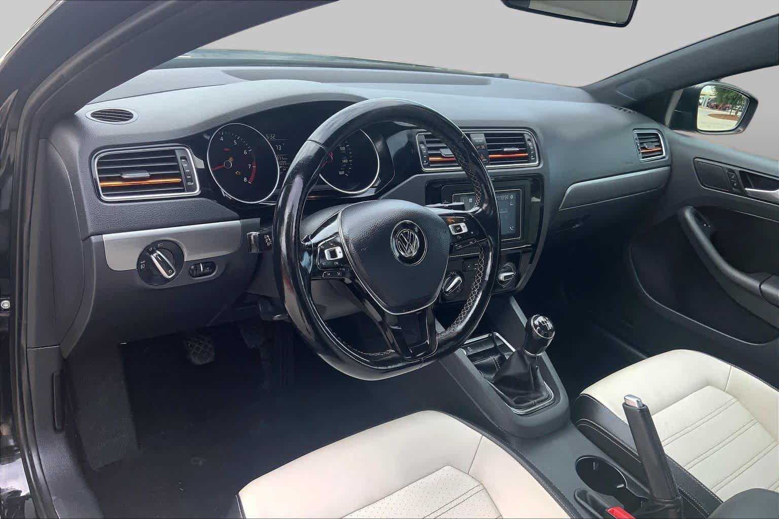 Used 2016 Volkswagen Jetta Sport FWD image 17