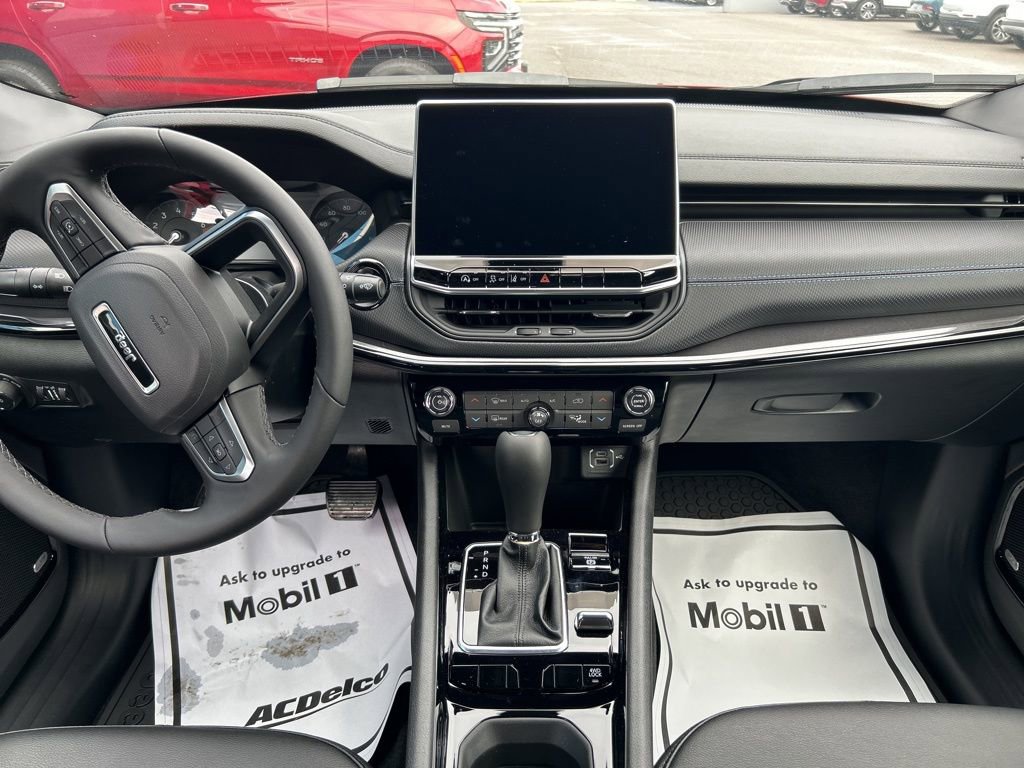 Used 2025 Jeep Compass Latitude w/ Sun & Sound Group image 17