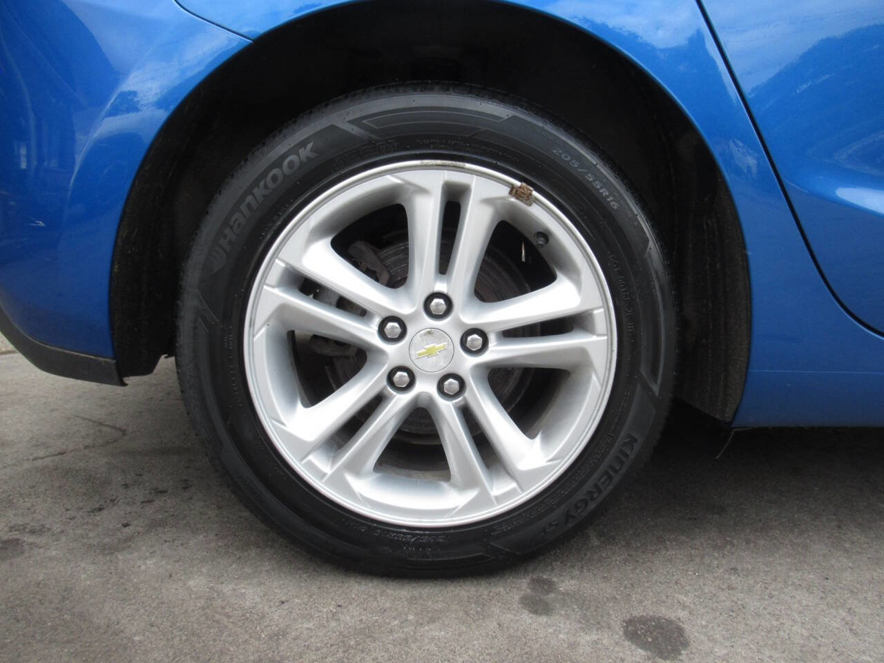 Used 2017 Chevrolet Cruze LT w/ Convenience Package image 5