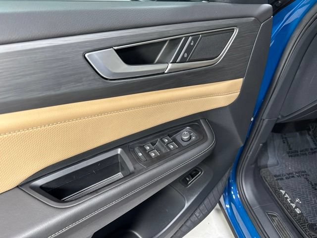 Used 2025 Volkswagen Atlas Cross Sport SE w/ Panoramic Sunroof Package AWD/4WD image 12