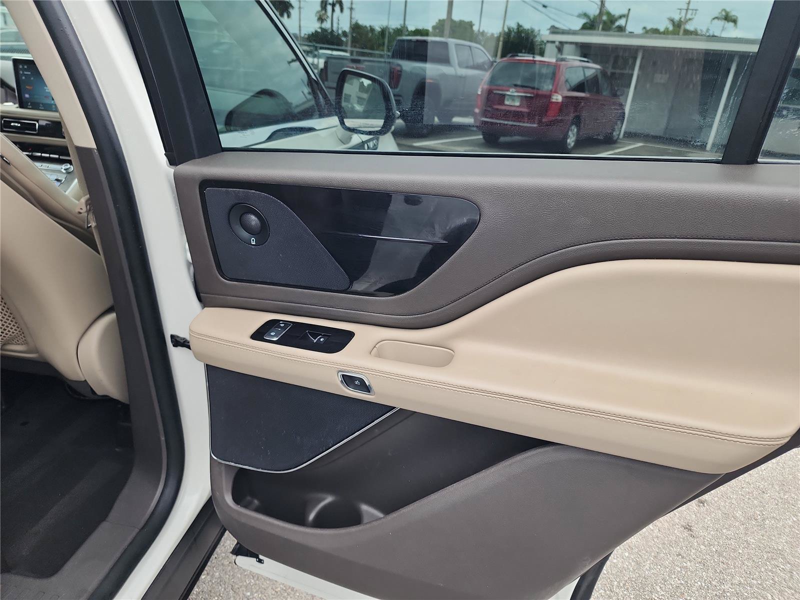 Used 2023 Lincoln Aviator Reserve w/ Equipment Group 201A AWD/4WD image 25
