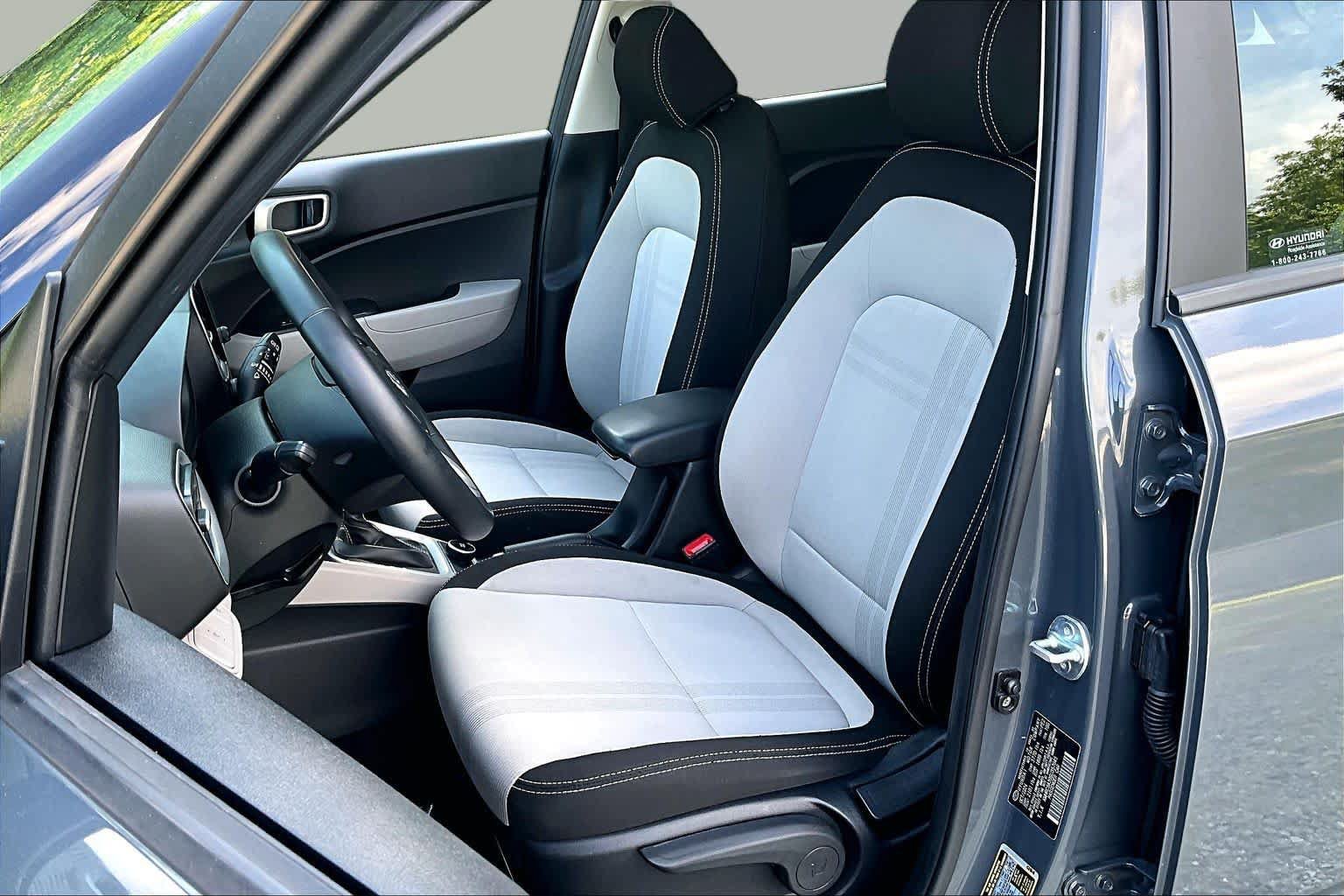 Used 2025 Hyundai Venue SEL FWD image 8