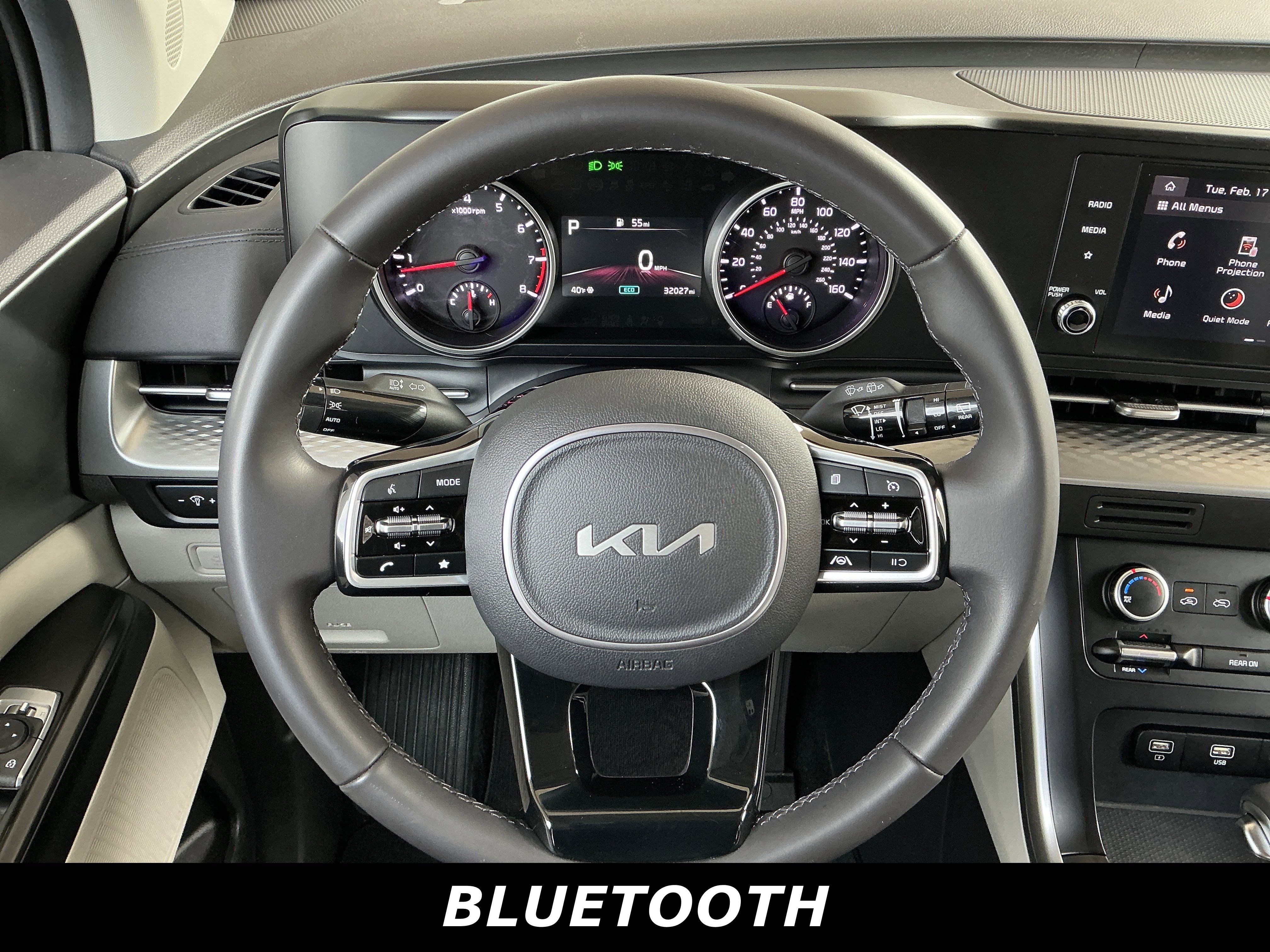 Used 2024 Kia Carnival LX image 5