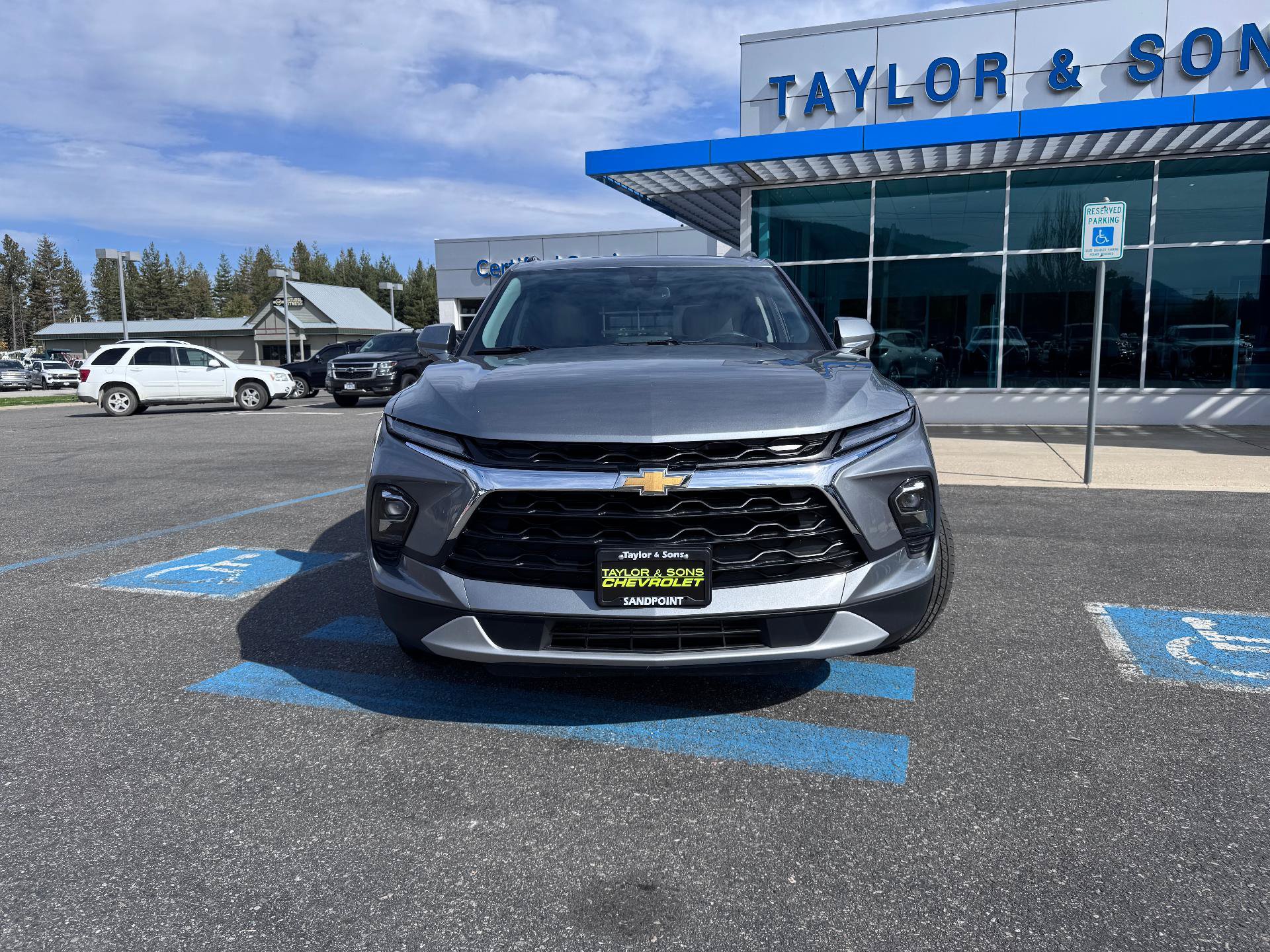 Used 2025 Chevrolet Blazer LT w/ Convenience Package AWD/4WD image 2