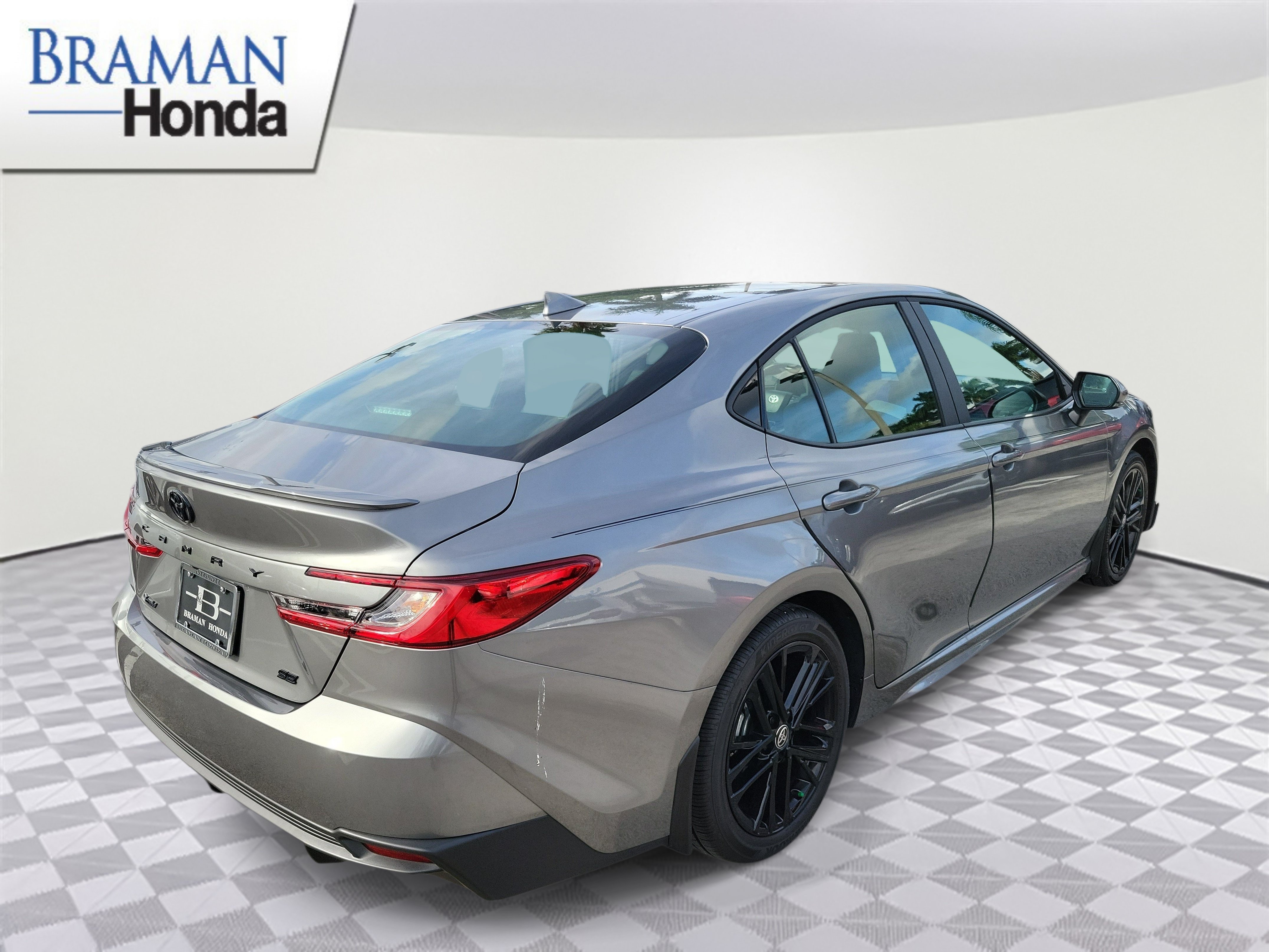 Used 2026 Toyota Camry SE FWD image 3