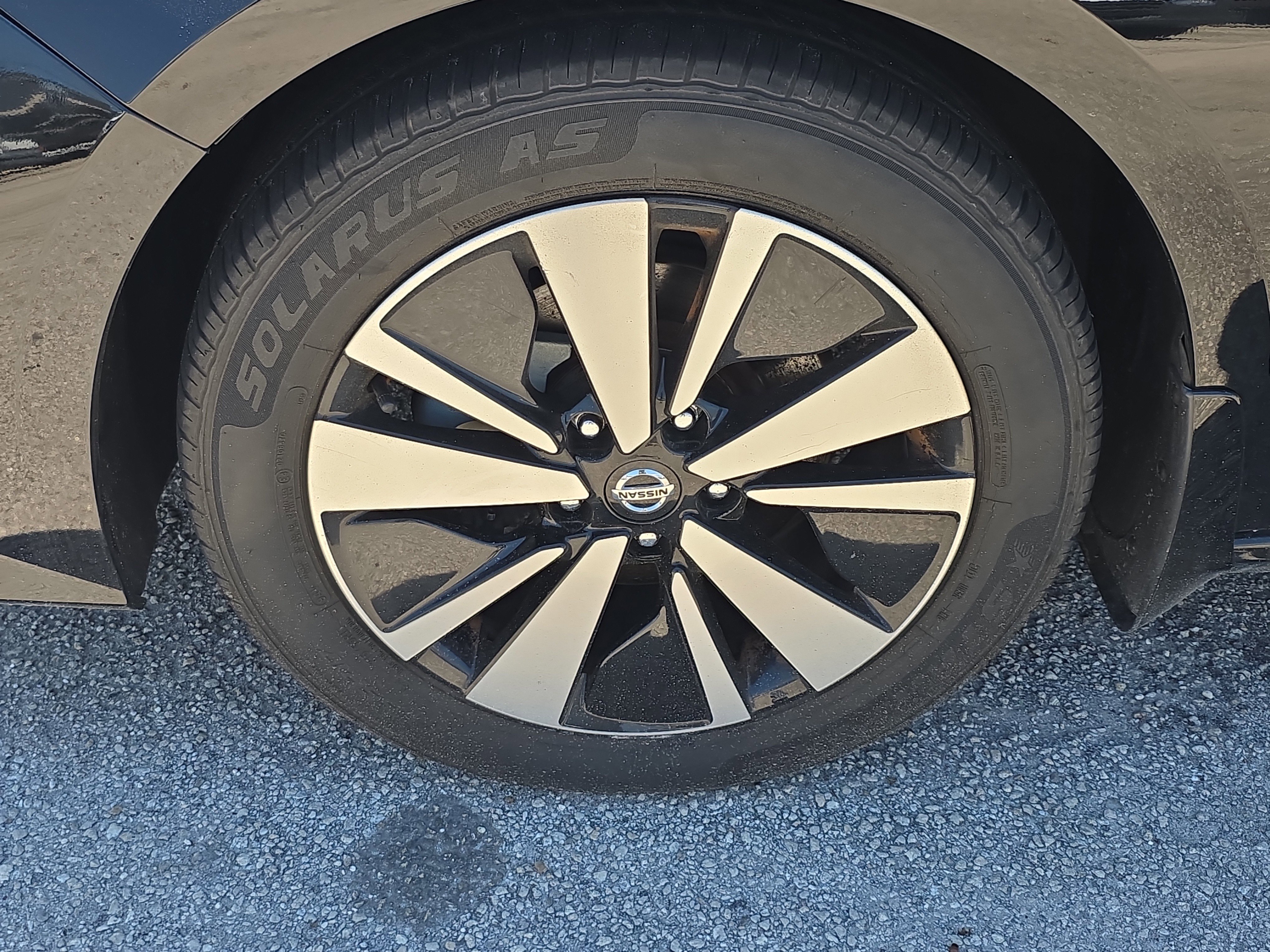 Used 2021 Nissan Altima 2.5 SV image 2