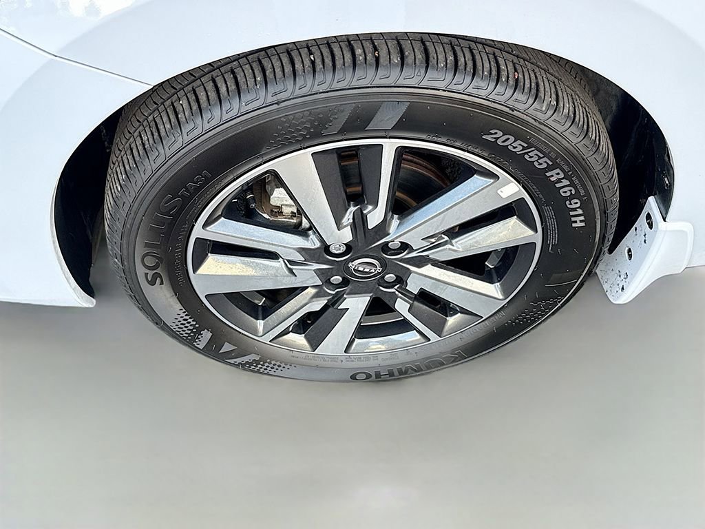 Used 2024 Nissan Versa SV w/ Trunk Package image 14