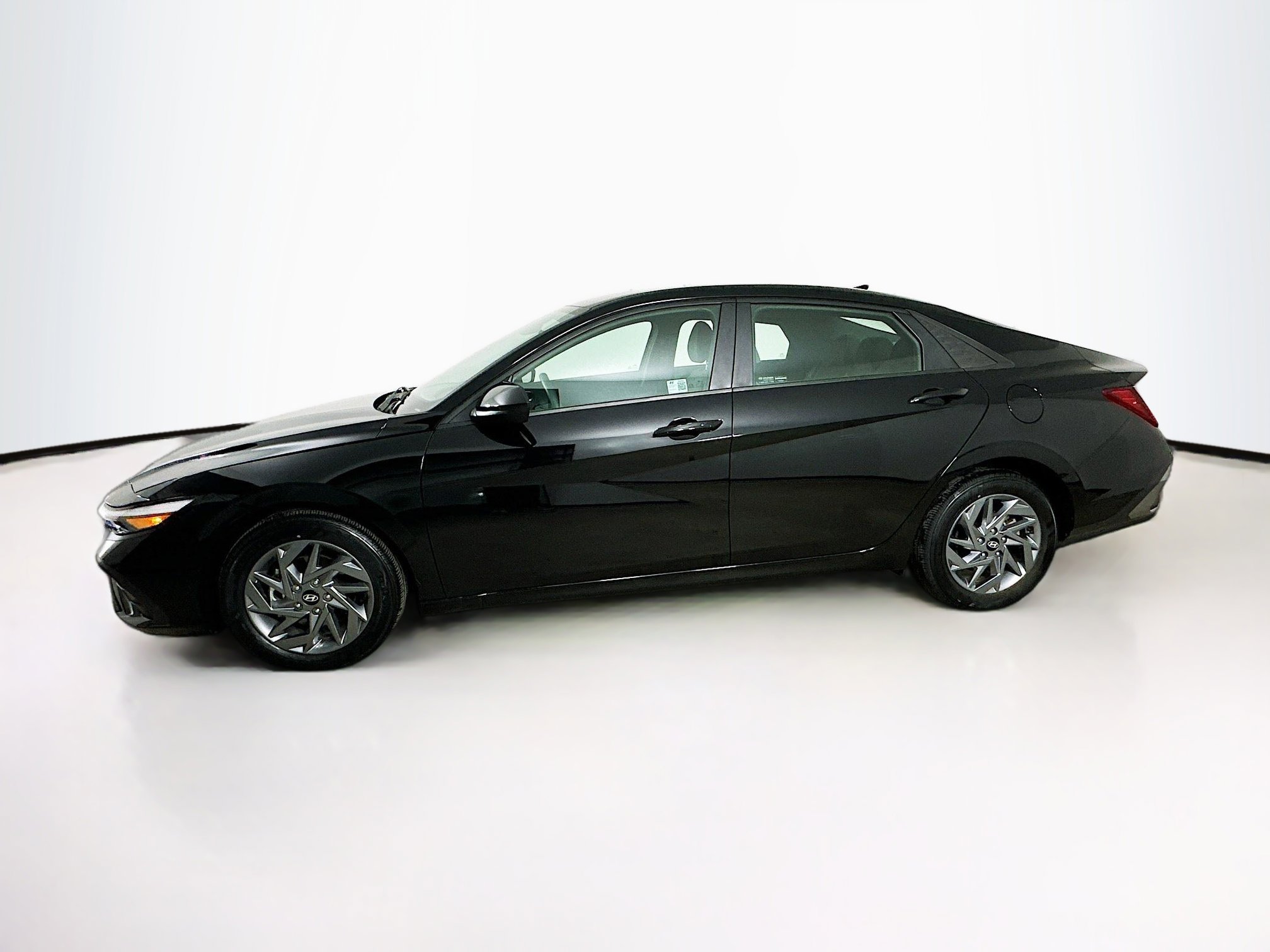 Used 2024 Hyundai Elantra SEL image 9
