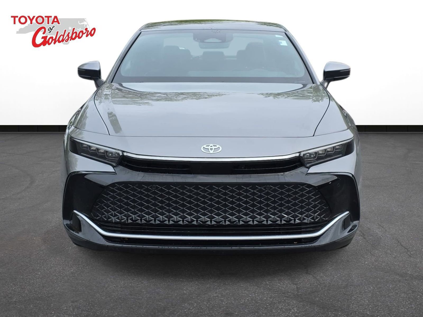 Used 2023 Toyota Crown XLE image 2