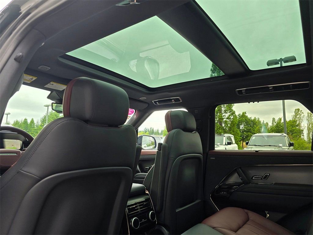 New 2025 Land Rover Range Rover Sport Dynamic SE image 11