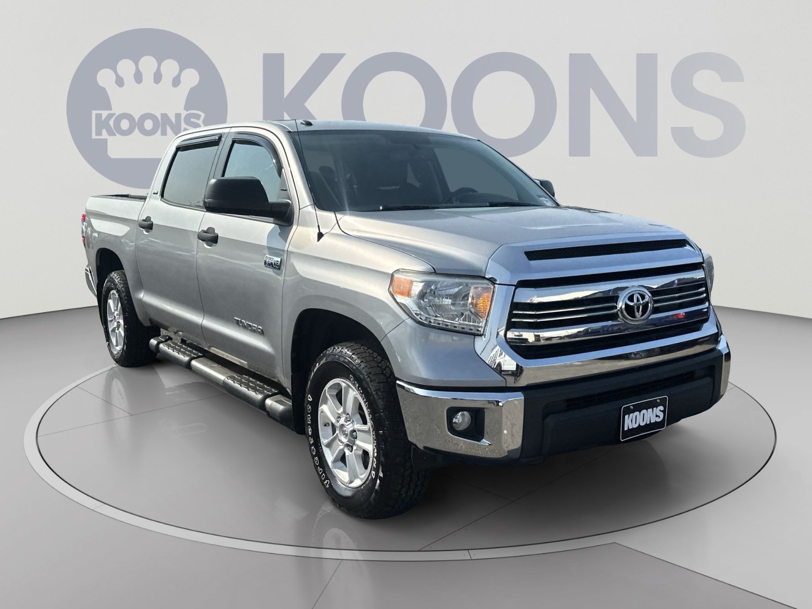 Used 2017 Toyota Tundra SR5 w/ SR5 Upgrade Package AWD/4WD image 2