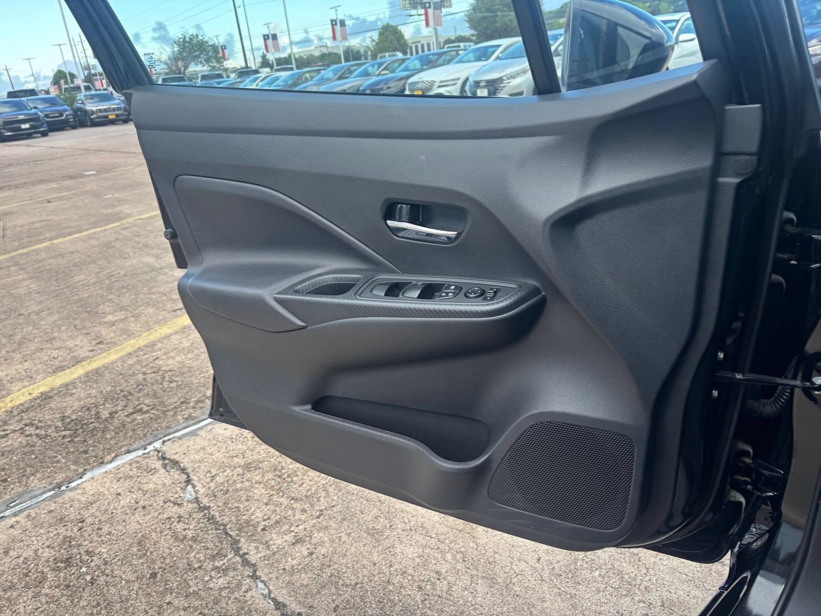 Used 2025 Nissan Versa SV FWD image 18