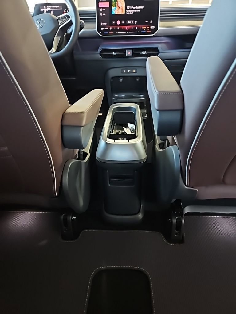 Used 2025 Volkswagen ID. Buzz Pro S Plus image 16