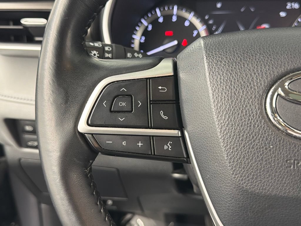 Used 2022 Toyota Highlander XLE FWD image 28