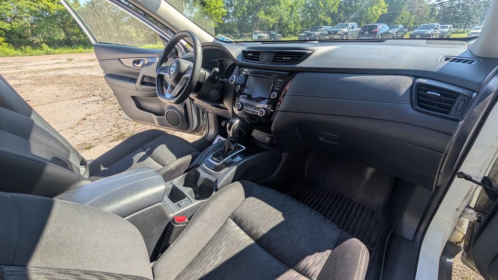Used 2020 Nissan Rogue SV AWD/4WD image 17