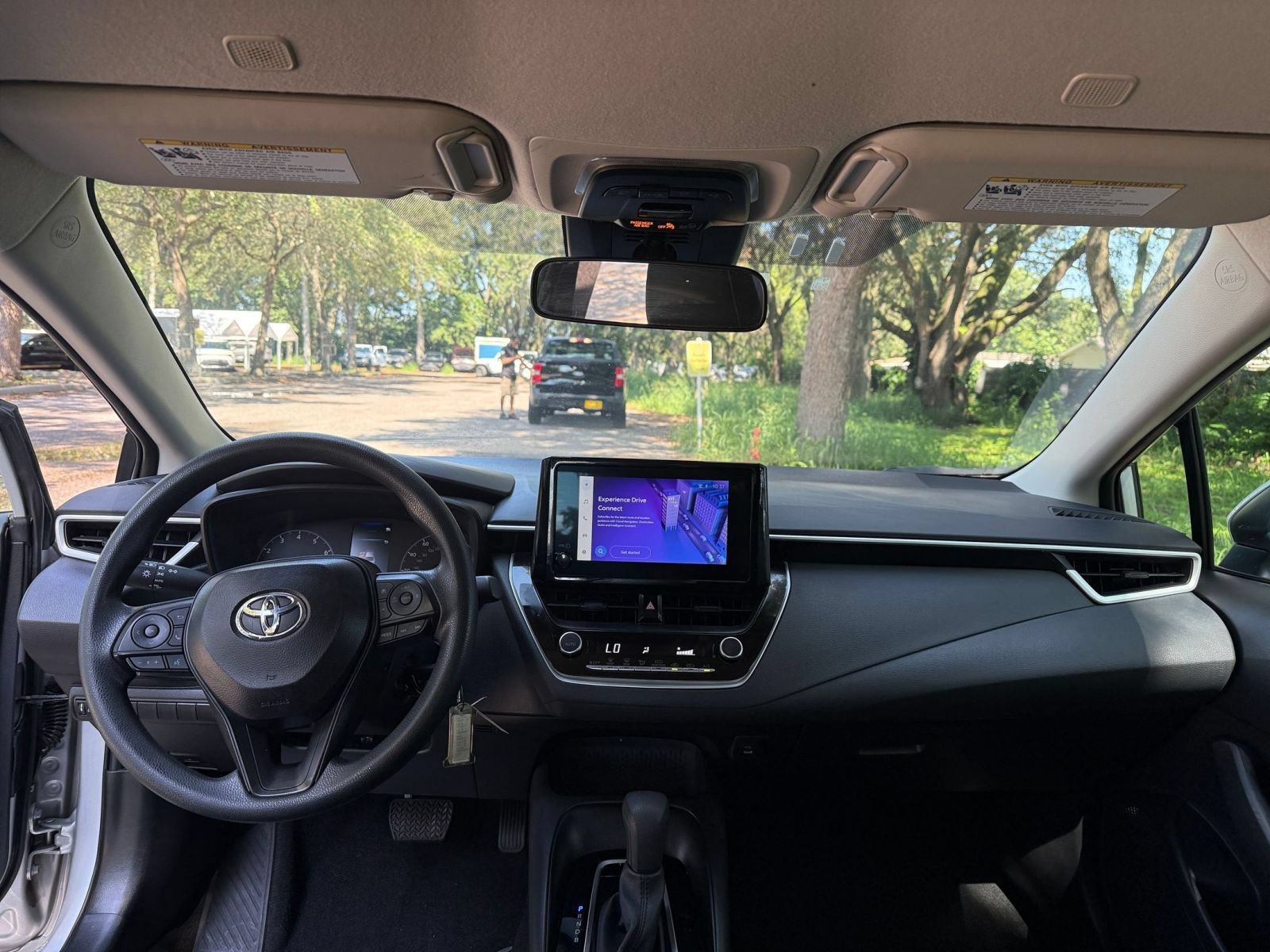 Used 2025 Toyota Corolla LE FWD image 31
