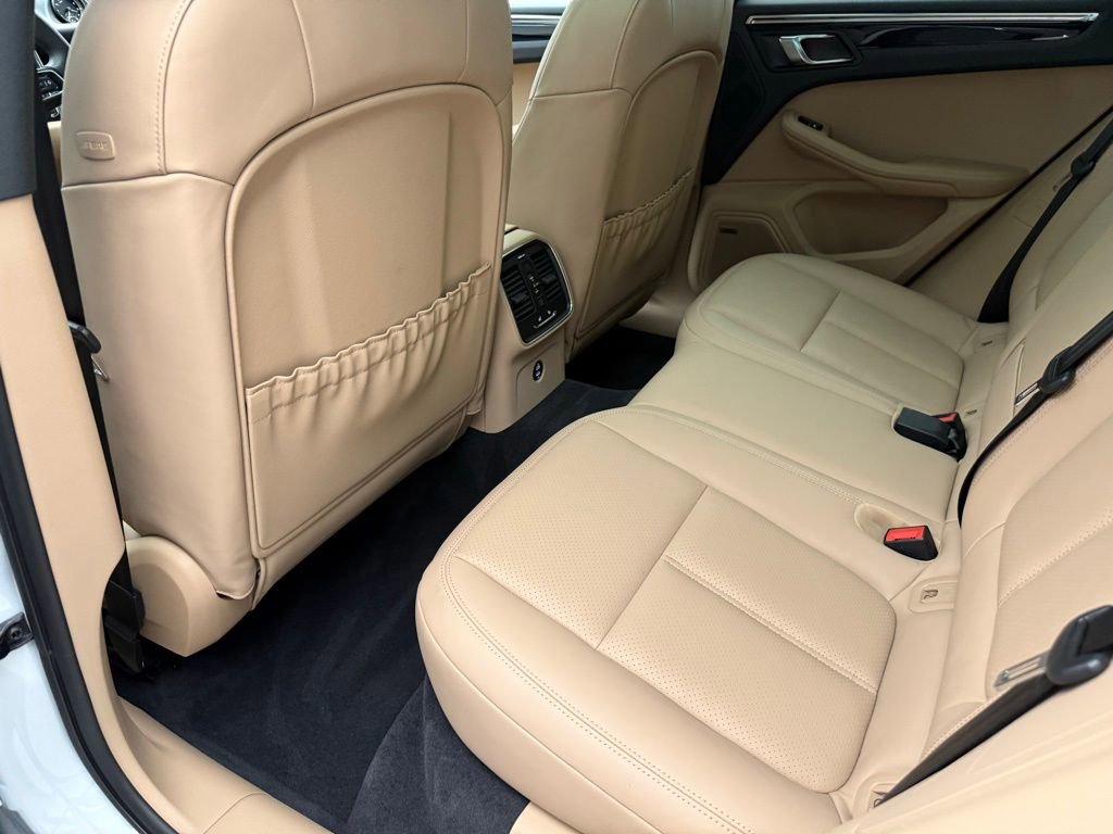 Used 2025 Porsche Macan image 26