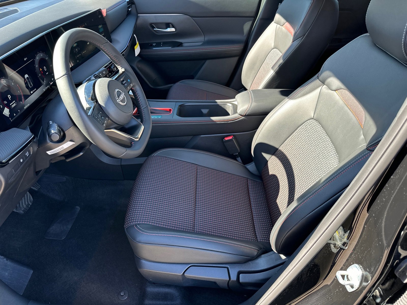 Used 2025 Nissan Kicks SR image 9