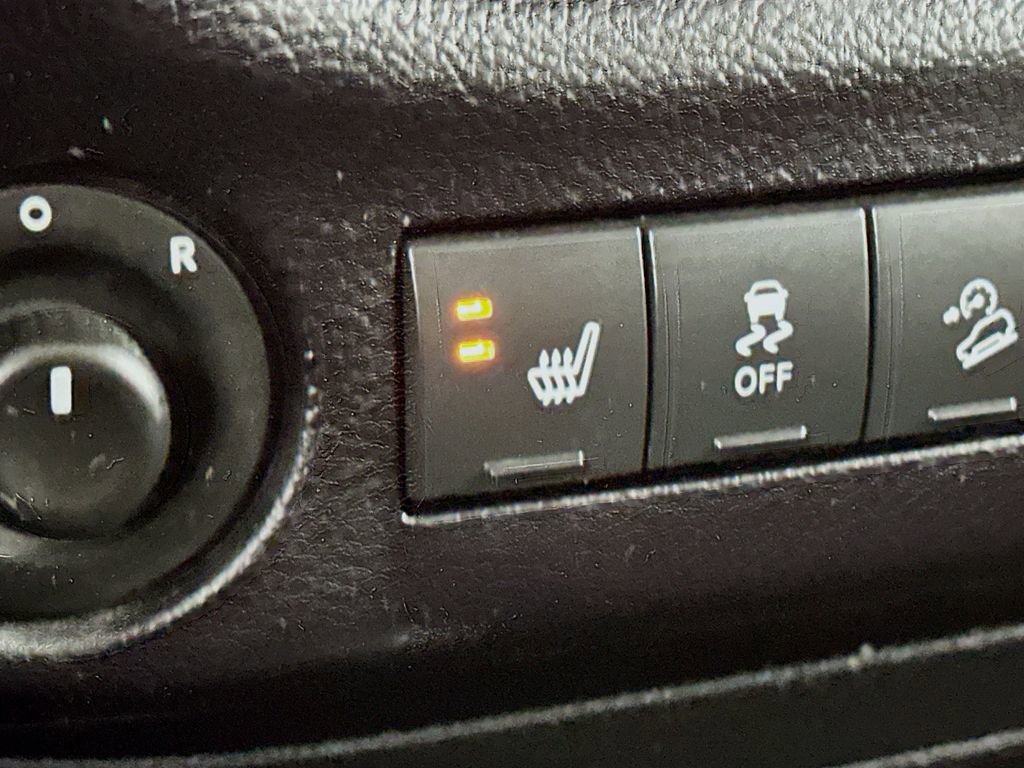 Used 2016 Jeep Wrangler Unlimited Sahara w/ Connectivity Group image 11