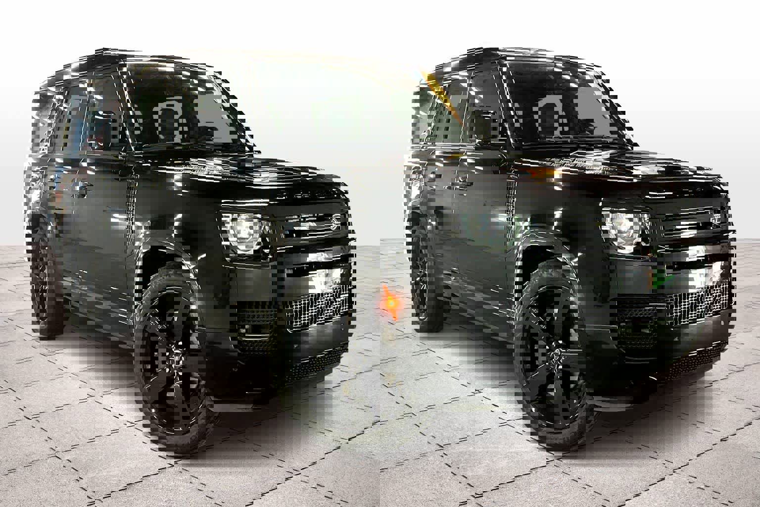 Used 2023 Land Rover Defender 130 X-Dynamic SE image 2